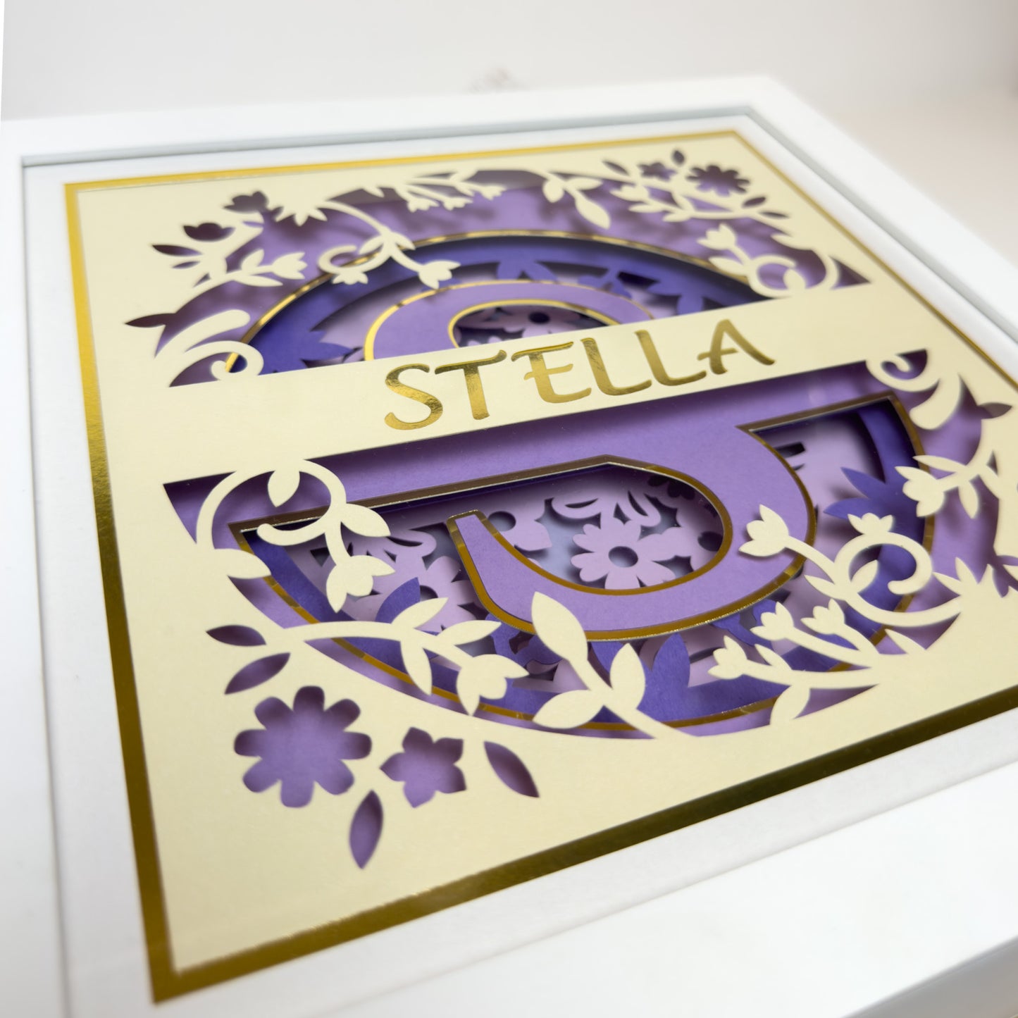 MONOGRAMA FLORES roxo- Porta maternidade ou Quadro decorativo personalizado